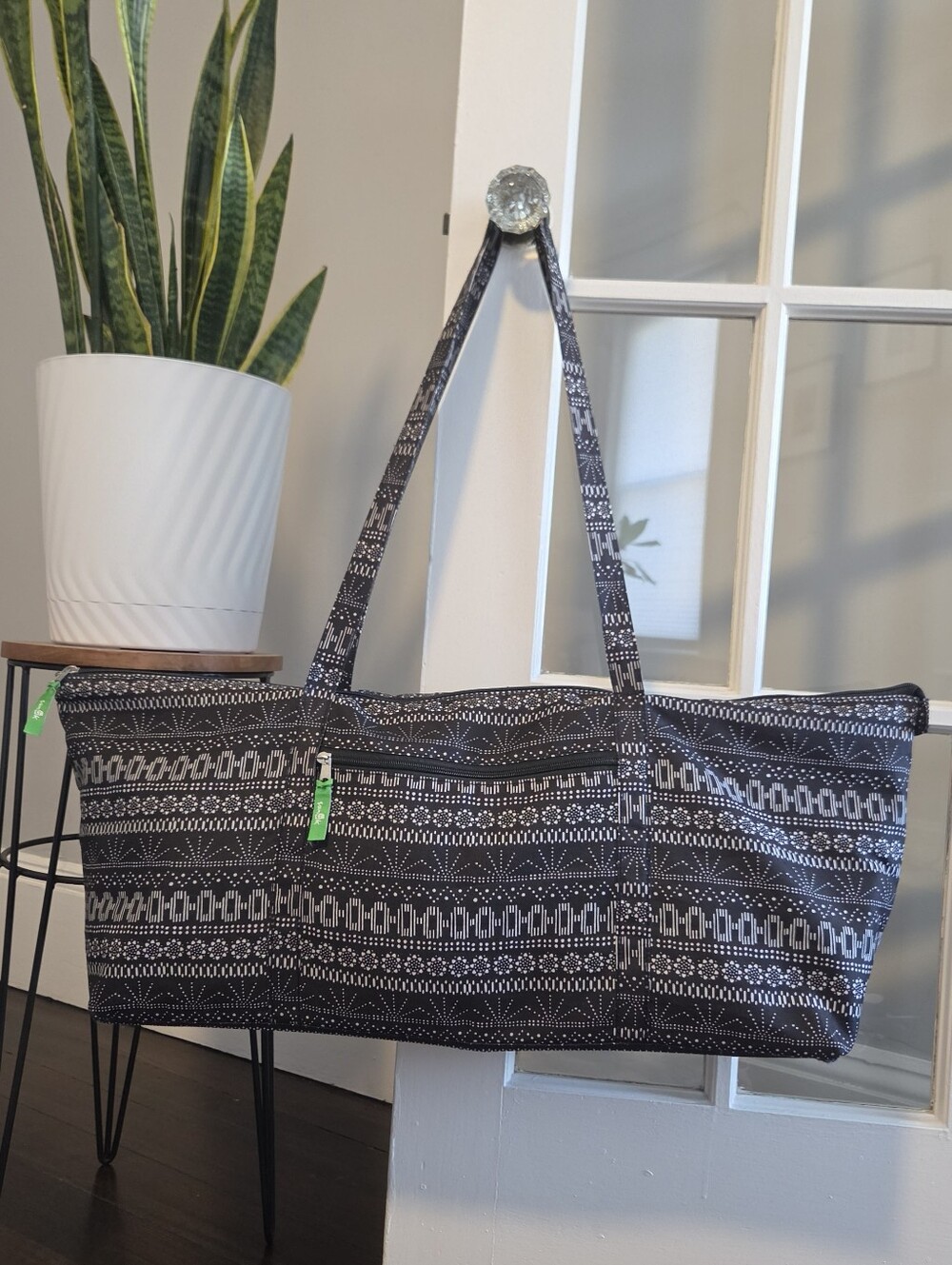 Sanuk DSW Colab Large Yoga Mat Carrying Shoulder Gym Bag Black/White